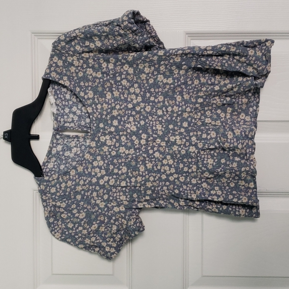 Blue floral cropped blouse